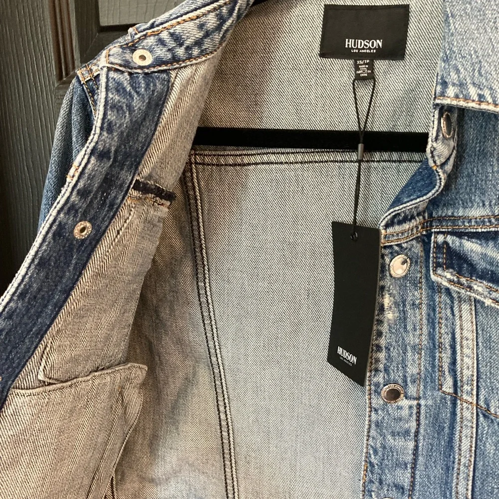 HUDSON Womens Denim Jean Jacket Button front Distressed Frayed New Pockets XS - Picture 4 of 9